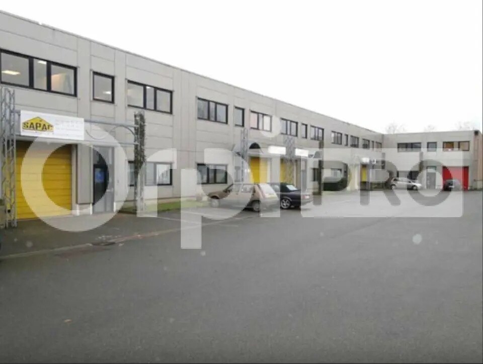 Light Industrial in Bondoufle to rent Building Photo- Image 1 of 5