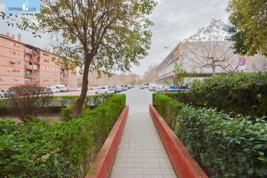 Plaza Poeta Garcilaso de la Vega, 6, Granada, Granada for sale - Building Photo - Image 1 of 47