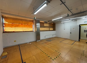 Retail in Madrid, Madrid to rent Interior Photo- Image 2 of 6