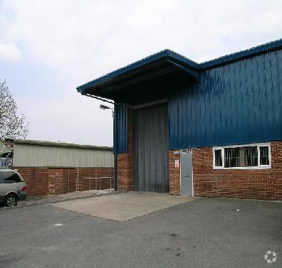 Mill Rd, Esher for rent - Building Photo - Image 2 of 7