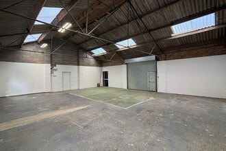 543 Wallisdown Rd, Poole to rent Interior Photo- Image 2 of 2