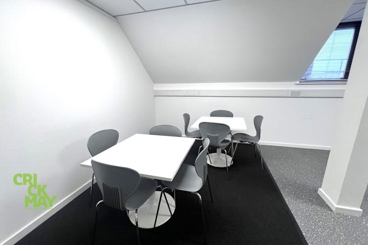 14 Carfax, Horsham to rent Interior Photo- Image 1 of 4