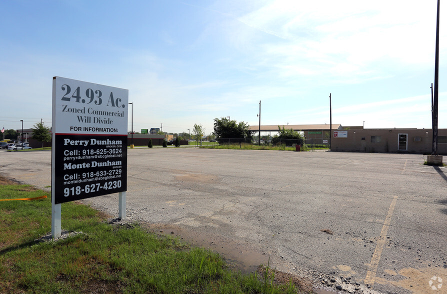 8105 S Garnett Rd, Broken Arrow, OK for sale - Building Photo - Image 1 of 2