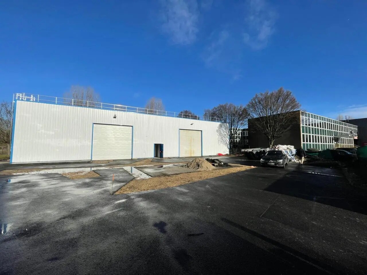 Light Industrial in Colombes to rent Primary Photo- Image 1 of 12