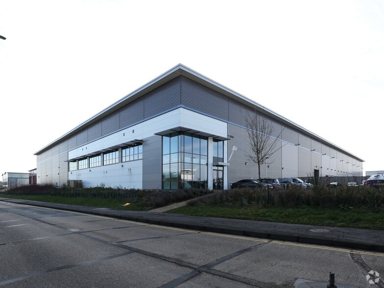 Unit 2 Christopher Martin Rd, Basildon to rent - Building Photo - Image 2 of 3
