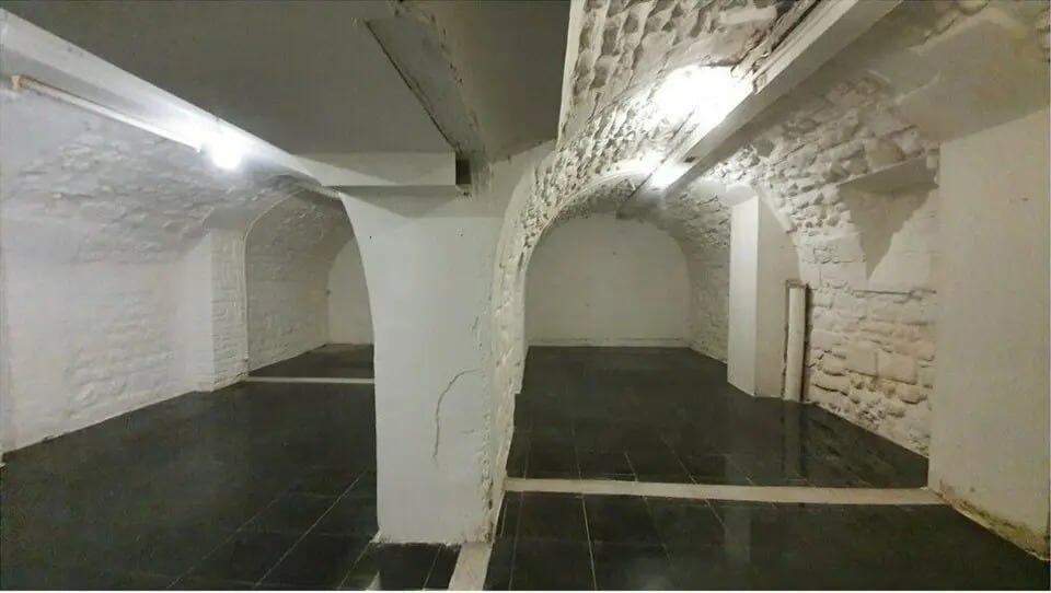 Retail in Paris for sale - Interior Photo - Image 2 of 12