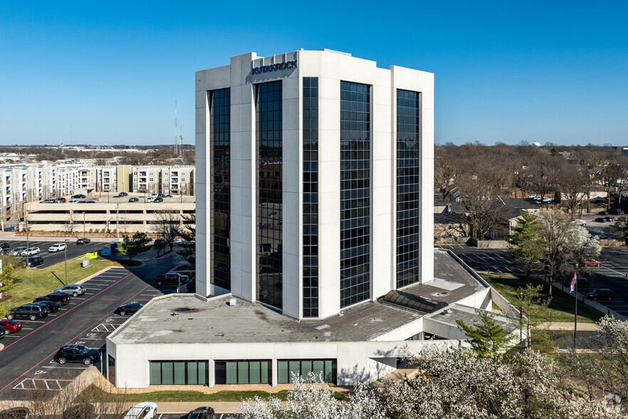 300 John Q. Hammons Pky, Springfield, MO for rent - Building Photo - Image 1 of 6