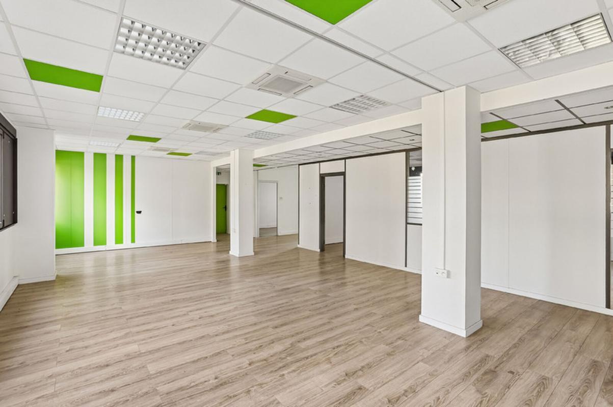 Office in Lyon to rent Interior Photo- Image 1 of 19