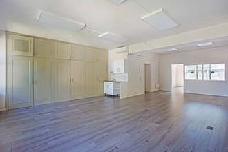 11-43 Harwood Rd, London for rent Interior Photo- Image 1 of 3