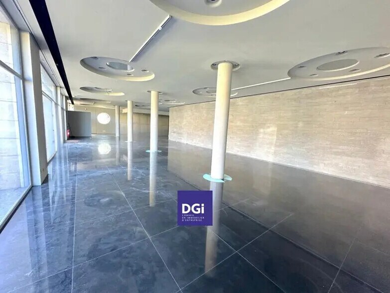Retail in Avignon for sale - Interior Photo - Image 2 of 4