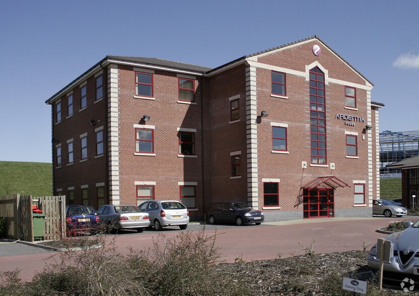 Gillette Clos, Stafford for sale - Primary Photo - Image 1 of 1