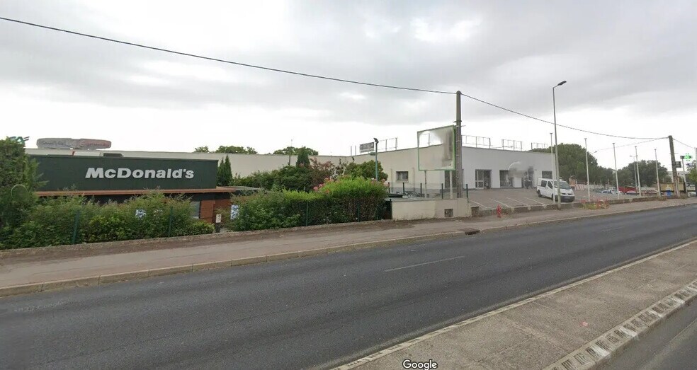 Retail in Montpellier to rent - Building Photo - Image 3 of 6