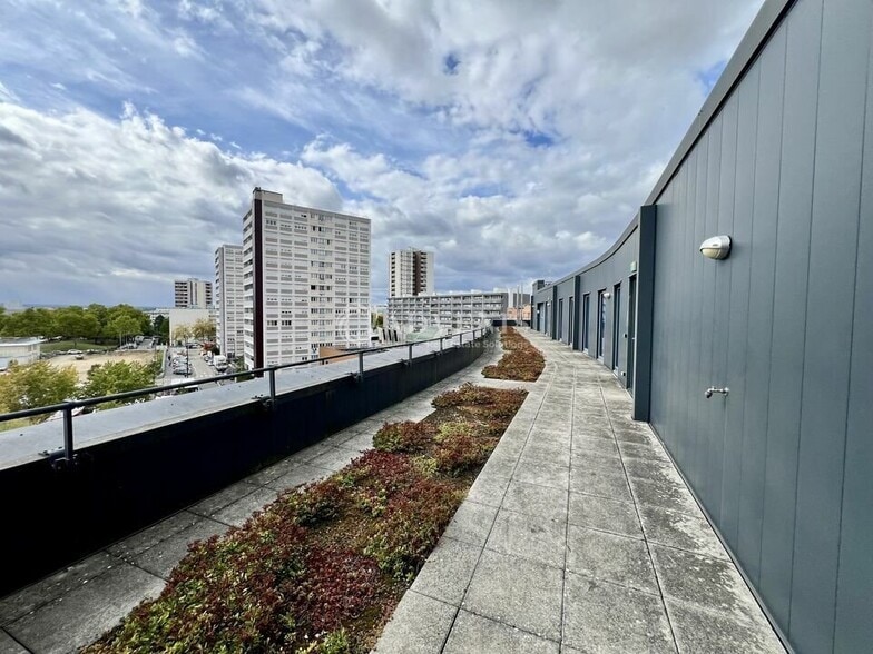 Office in Argenteuil to rent - Building Photo - Image 2 of 12