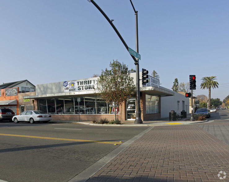 359 E Lodi Ave, Lodi, CA for rent - Primary Photo - Image 1 of 8