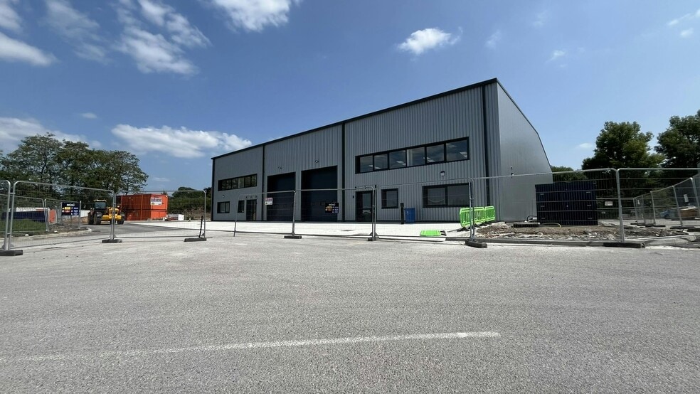 1 London Rd, Macclesfield to rent - Building Photo - Image 3 of 7