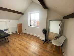 7 Lower Cockcroft, Blackburn to rent Interior Photo- Image 1 of 4