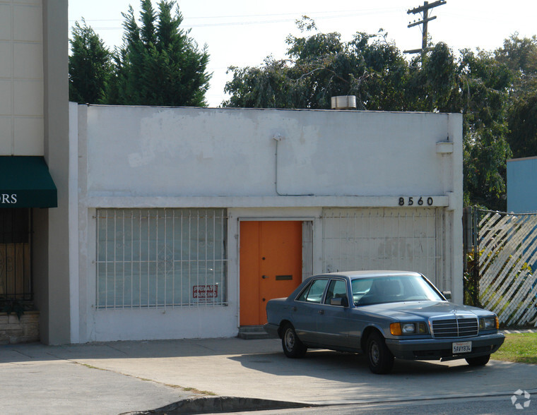 8560 Venice Blvd, Los Angeles, CA for rent - Building Photo - Image 2 of 15