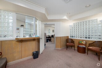 1125 S Beverly Dr, Los Angeles, CA to rent Interior Photo- Image 2 of 2