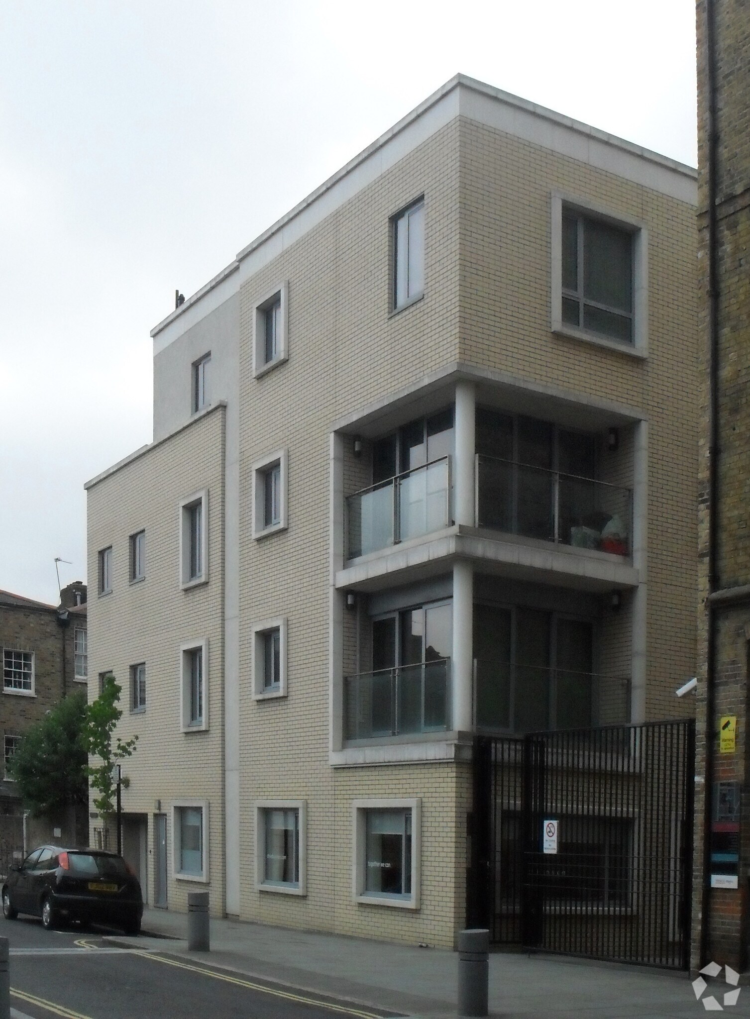 17 Railway St, London for sale Primary Photo- Image 1 of 1