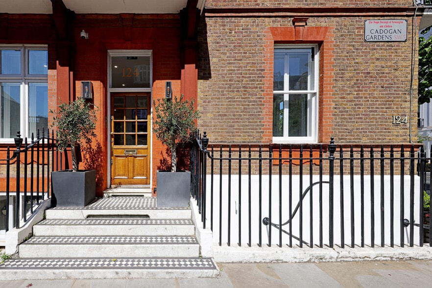 124 Sloane St, London to rent - Building Photo - Image 3 of 10