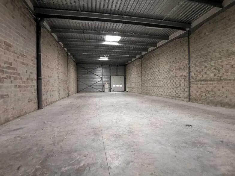 Light Industrial in Lisses to rent - Interior Photo - Image 3 of 8