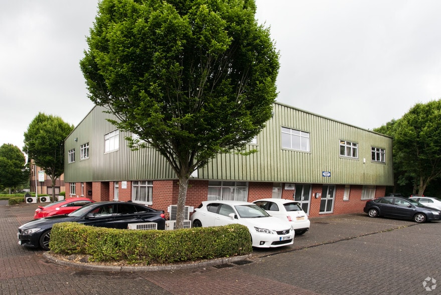 Bumpers Way, Chippenham to rent - Building Photo - Image 2 of 2