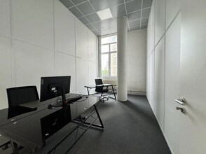 Light Industrial in Montreuil to rent Building Photo- Image 2 of 6