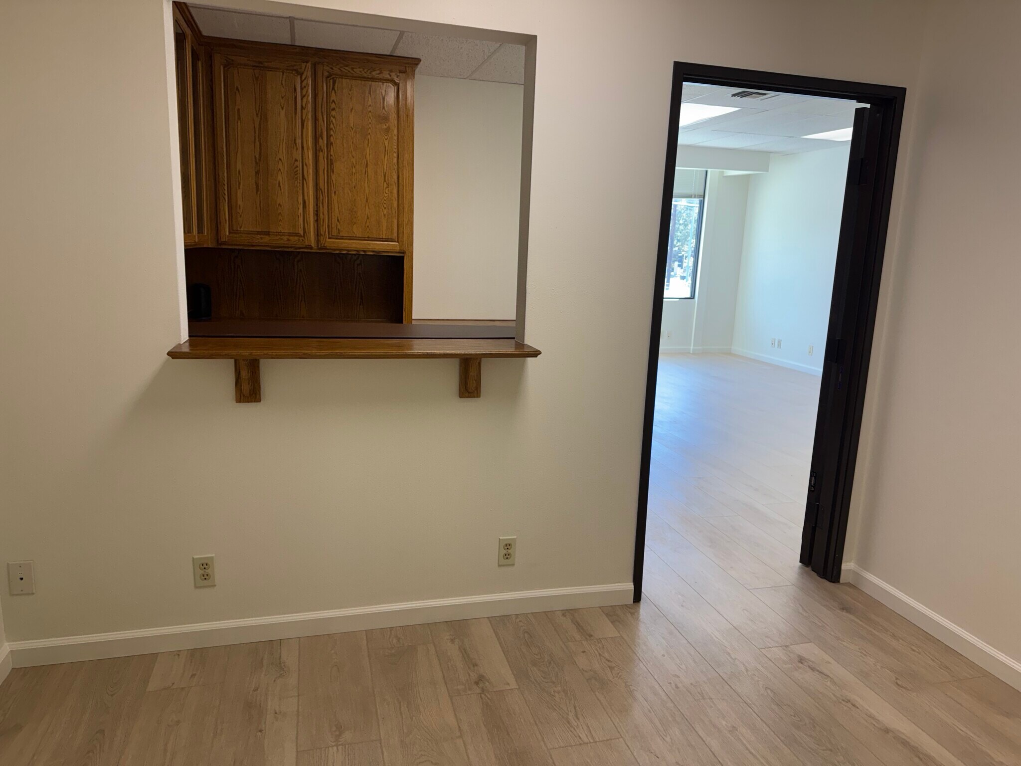 24303 Walnut St, Santa Clarita, CA to rent Interior Photo- Image 1 of 37