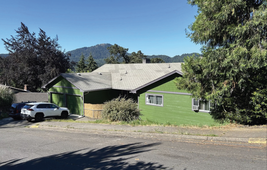 3740 Emerald St, Eugene, OR for sale - Primary Photo - Image 1 of 10