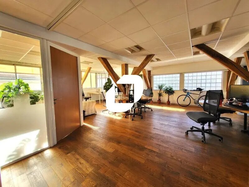 Office in Malakoff to rent Building Photo- Image 1 of 18