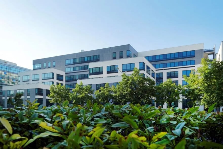 333 Avenue Georges Clemenceau, Nanterre to rent - Building Photo - Image 3 of 19