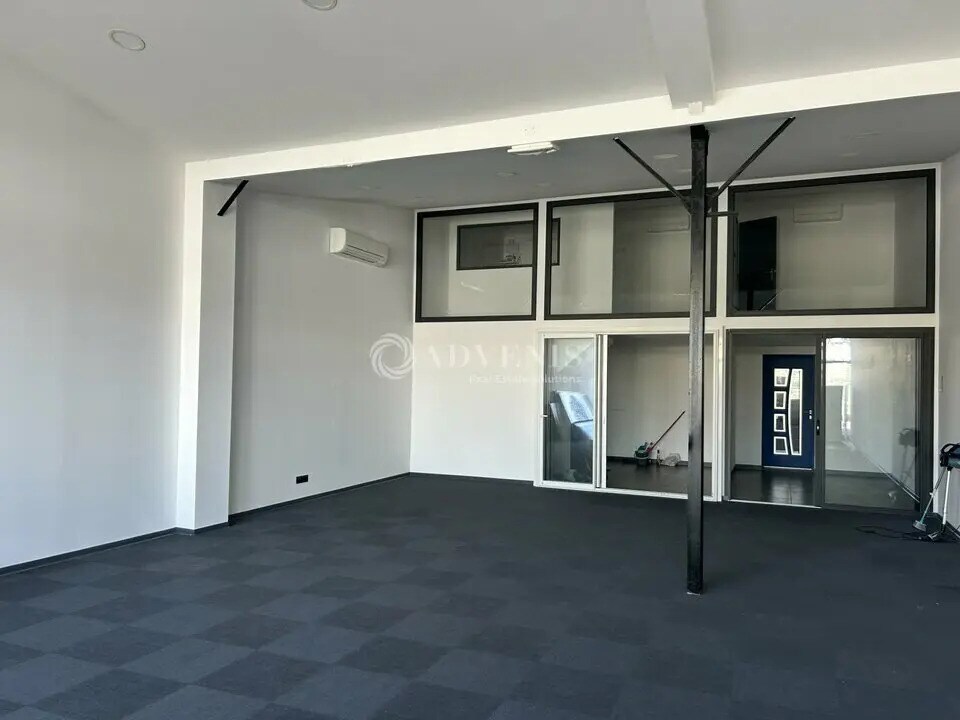 Location Commerce 160 m² - Photo 1