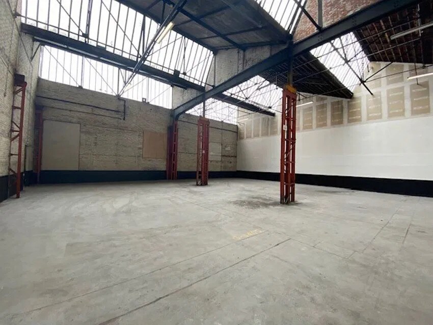 Industrial in Villeneuve-la-Garenne to rent Building Photo- Image 1 of 5