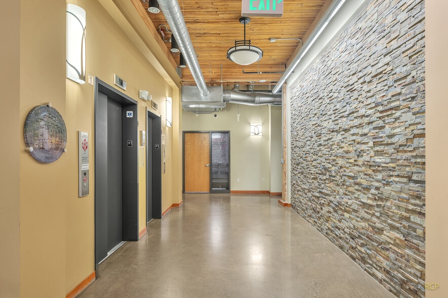 75 NW Couch St, Portland, OR to rent - Interior Photo - Image 3 of 49