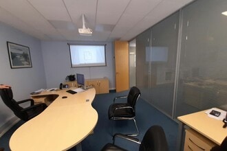 88-89 High St, Winchester to rent Interior Photo- Image 2 of 3