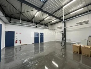 Light Industrial in Pommiers to rent Interior Photo- Image 2 of 5