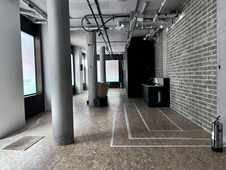 90 Bartholomew Clos, London to rent - Building Photo - Image 1 of 6