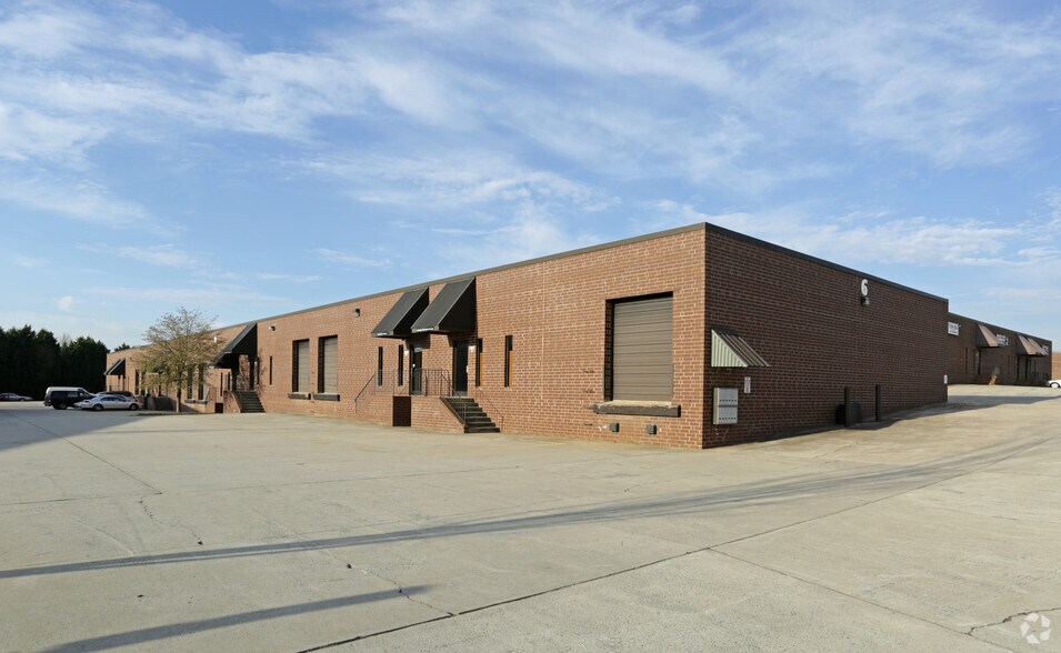 620 Griffith Rd, Charlotte, NC 28217 UK