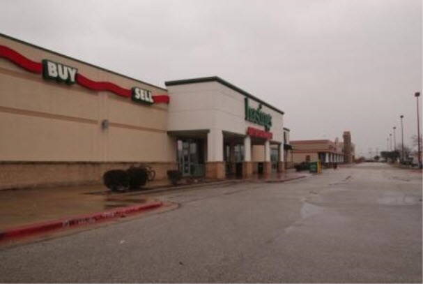 Retail in Lake Jackson, TX for sale - Primary Photo - Image 1 of 1