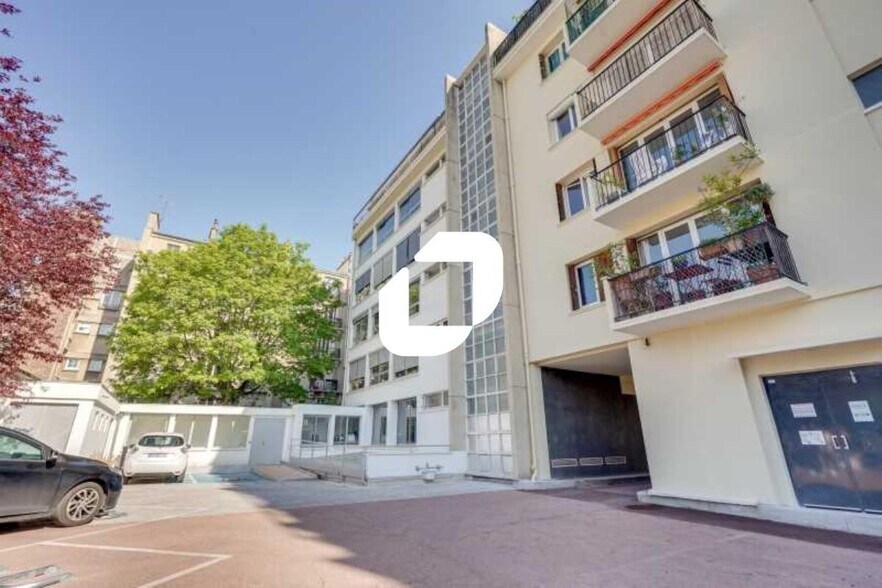 Office in Issy-les-Moulineaux to rent - Building Photo - Image 2 of 6