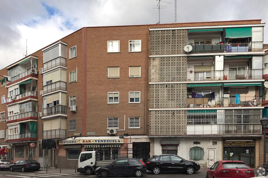 Calle Sierra de Gredos, 28, Madrid, Madrid for rent - Primary Photo - Image 1 of 2