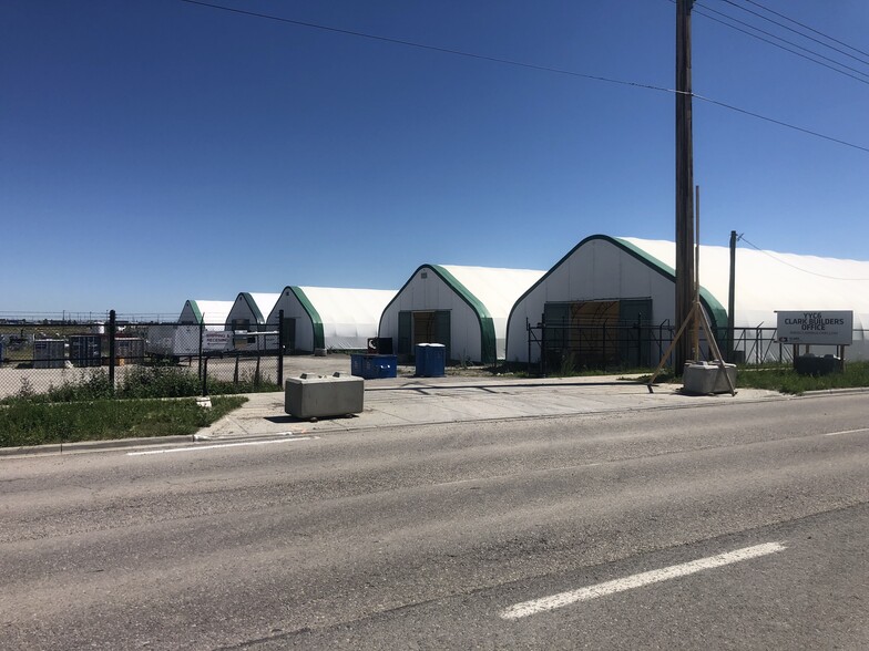 9720 68 St SE, Calgary, AB to rent - Building Photo - Image 1 of 2