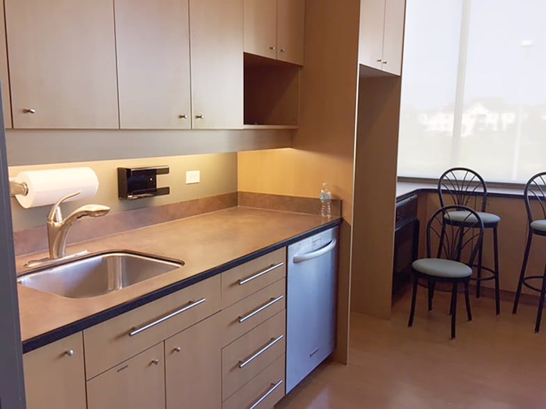 2551 Hewes Way NW, Edmonton, AB to rent - Interior Photo - Image 3 of 9