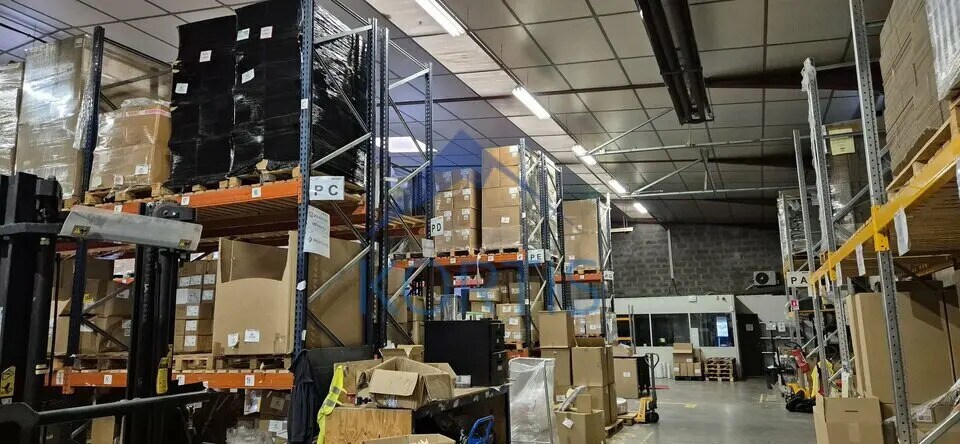 Light Industrial in Chassieu to rent Building Photo- Image 1 of 14