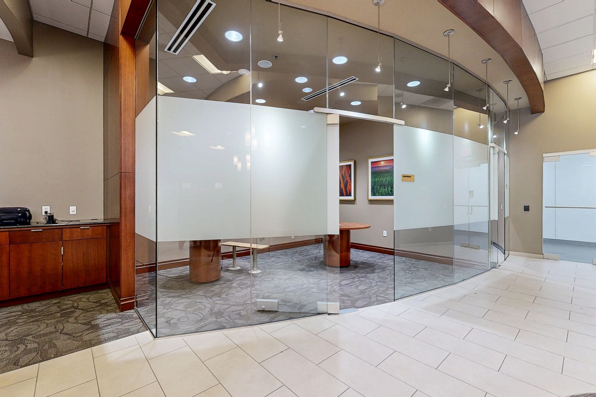 215 10th St, Des Moines, IA to rent Interior Photo- Image 1 of 3