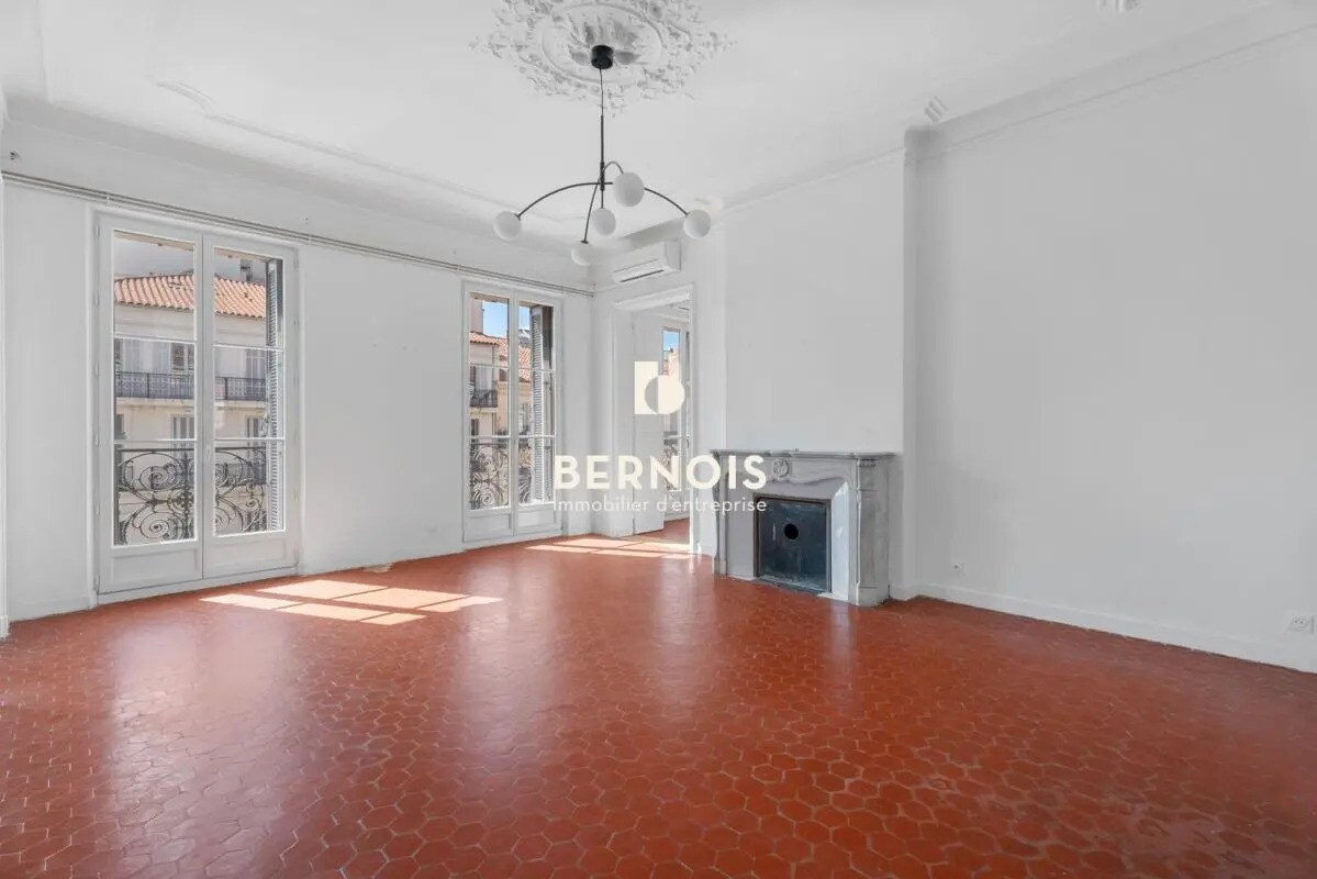 Office in Toulon to rent Interior Photo- Image 1 of 16