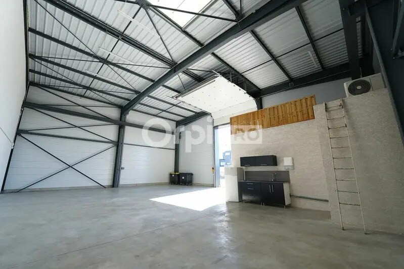 147 Rue De L'Aeropostale, Colombier-Saugnieu to rent - Interior Photo - Image 3 of 9