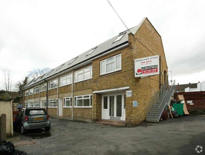 The Broadway, Sutton for sale - Primary Photo - Image 1 of 3