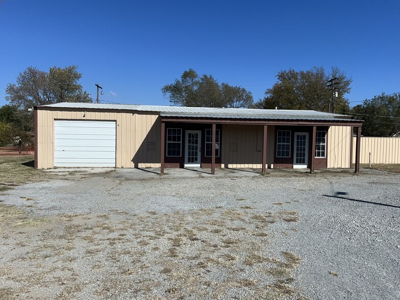 705 E Chicago Ave, Yale, OK for sale - Building Photo - Image 3 of 18