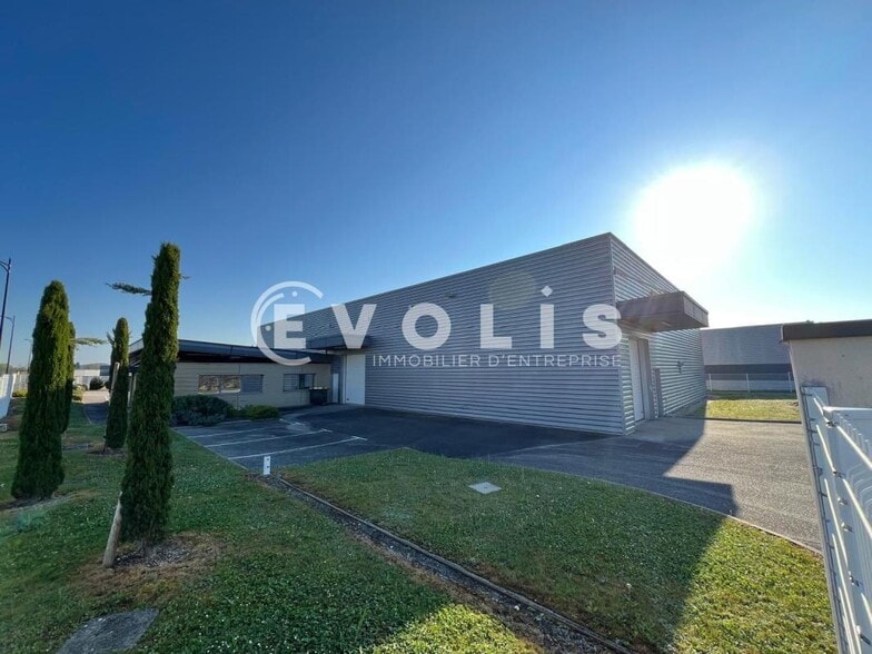 4 Chemin Des Ronzières, Vourles to rent - Building Photo - Image 1 of 8